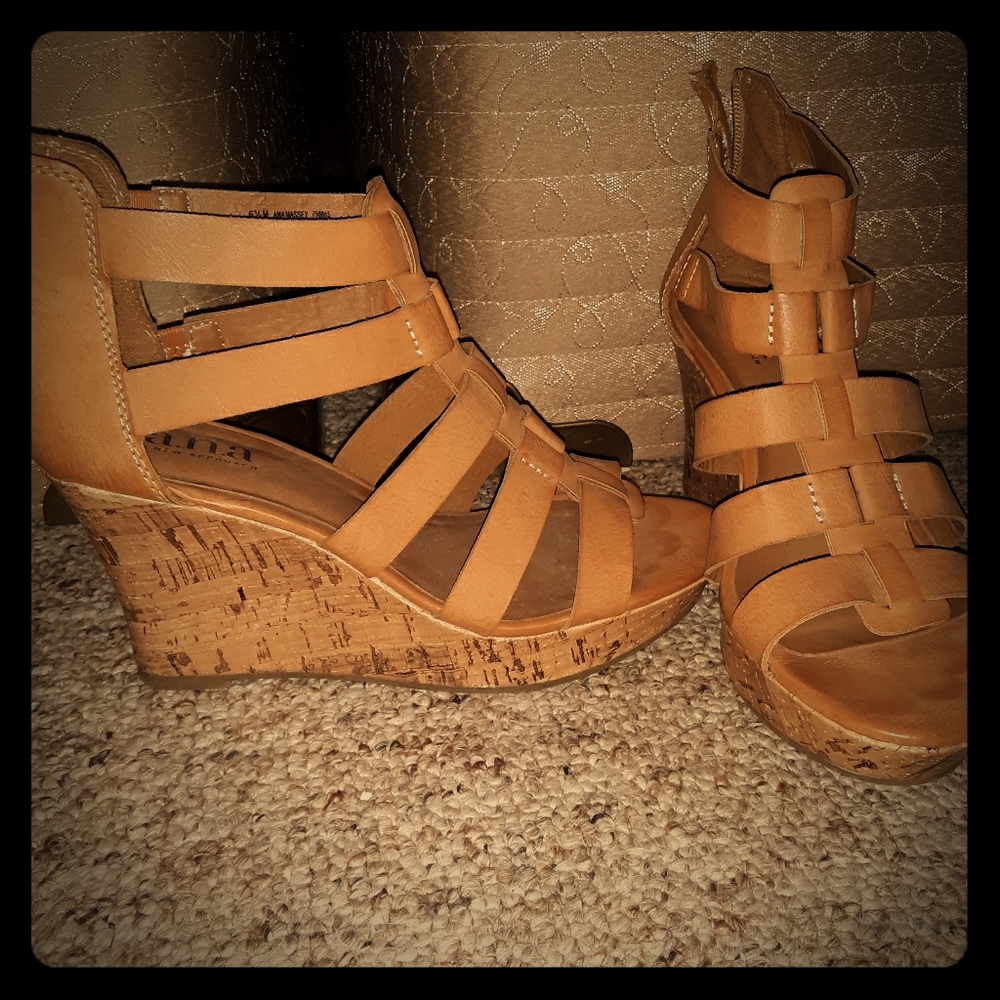 Wedge shoes